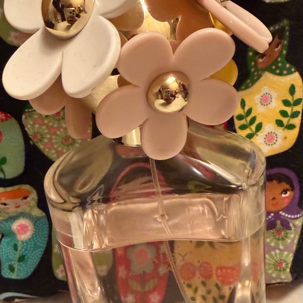 Marc Jacobs Daisy Eau So Fresh with Yellow and White Floral Cap - Picture 4 of 5